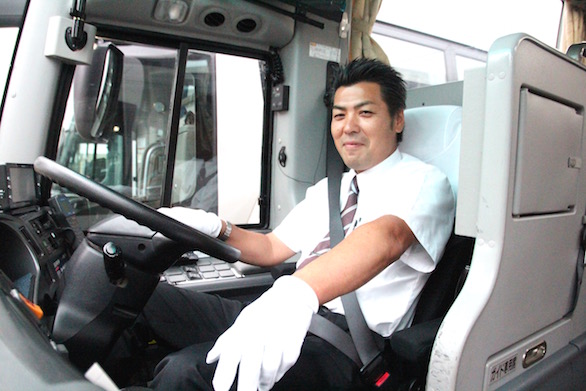 ケイエム観光バスのバスドライバー阿部さん