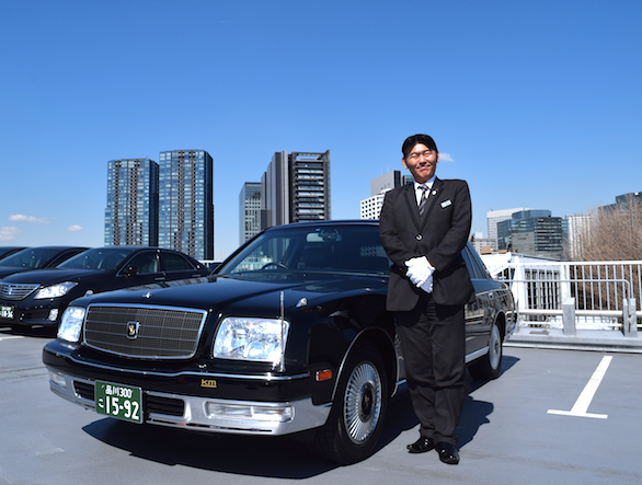 国際ハイヤー株式会社のハイヤードライバー細谷さんとセンチュリー